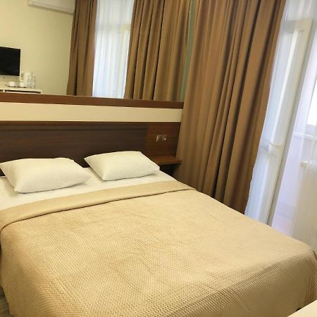 East Residence Gray キエフ エクステリア 写真