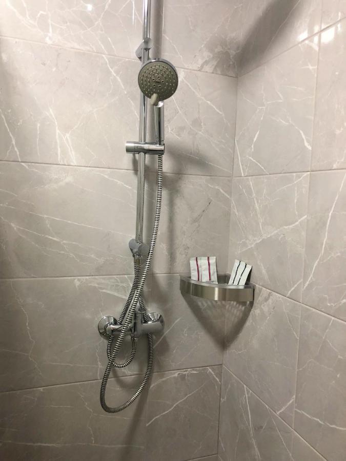 East Residence Gray キエフ エクステリア 写真